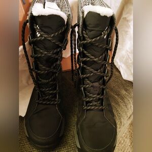 Women Columbia Meadows Omni-Heat
 3 D Boots Size 6